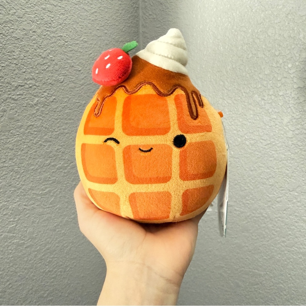 5” Weaver The Waffle Squishmallows NWT